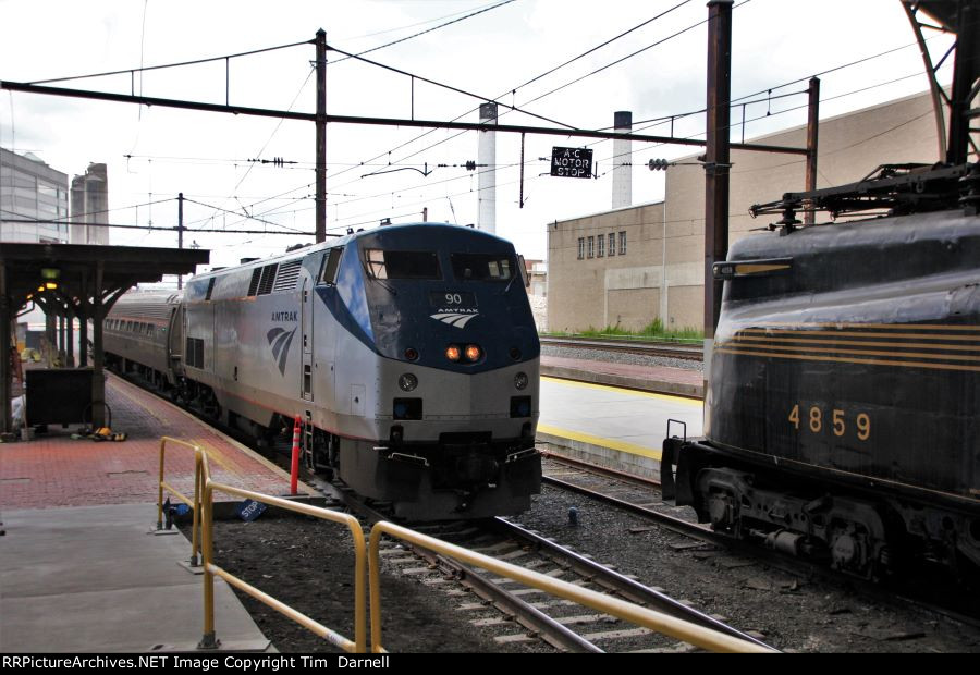 AMTK 90 arrives on train #42